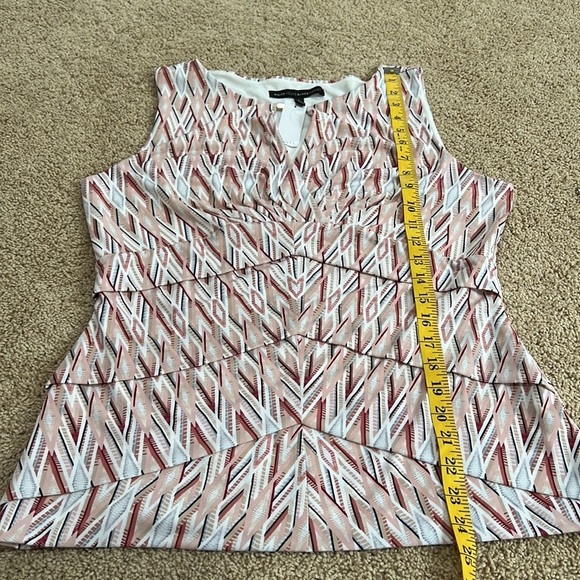 New! White House black market large tiered sleeveless blouse. - Picture 7 of 8